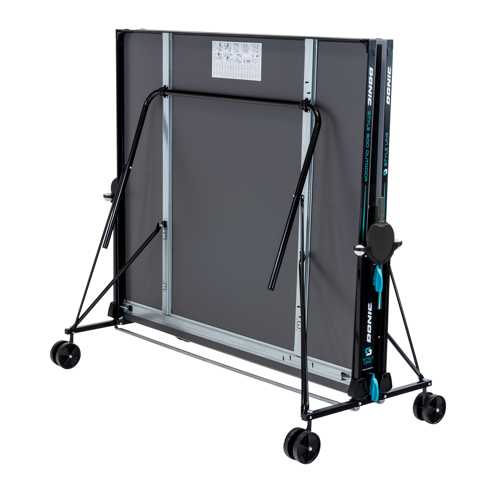Outdoor-Tischtennisplatte "Style 600" Parkposition schräg mit Schläger